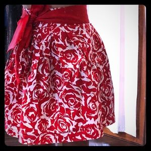 Floral red and beige skirt size Small